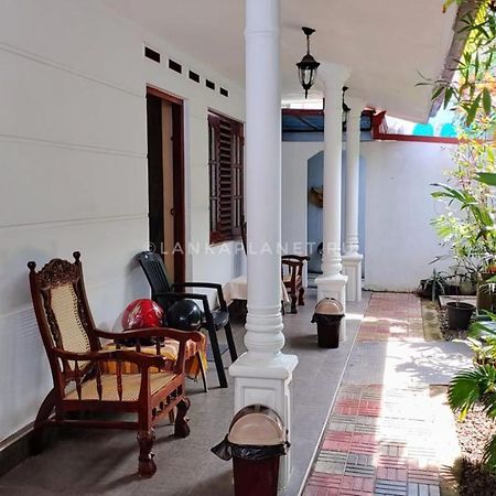 Twin Palms Hotel Mirissa Ngoại thất bức ảnh
