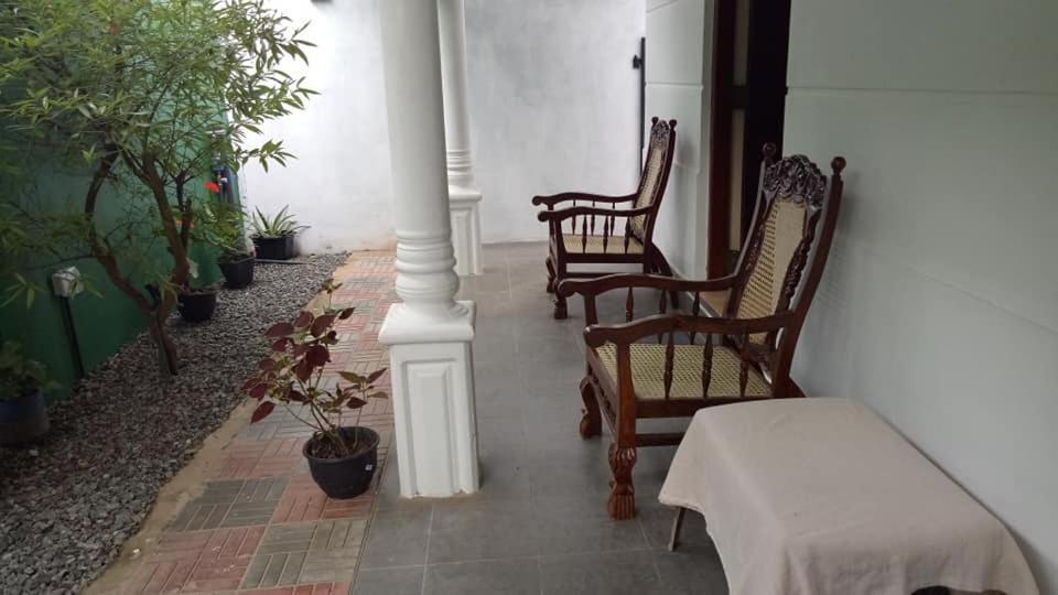 Twin Palms Hotel Mirissa Ngoại thất bức ảnh